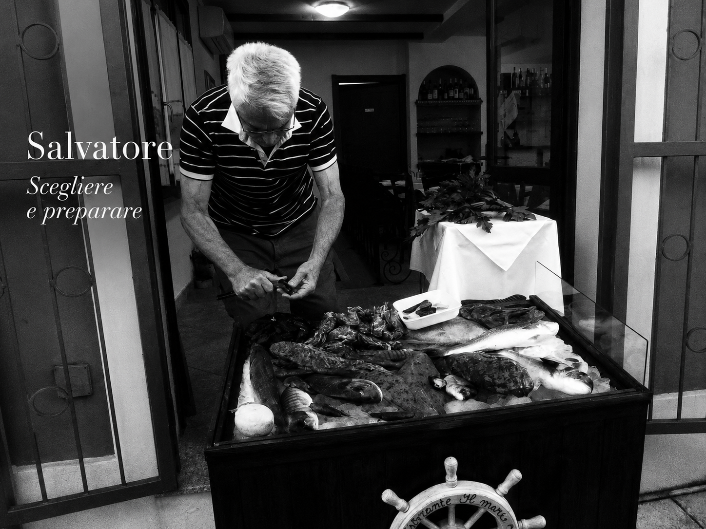 Salvatore sceglie e prepara il pesce