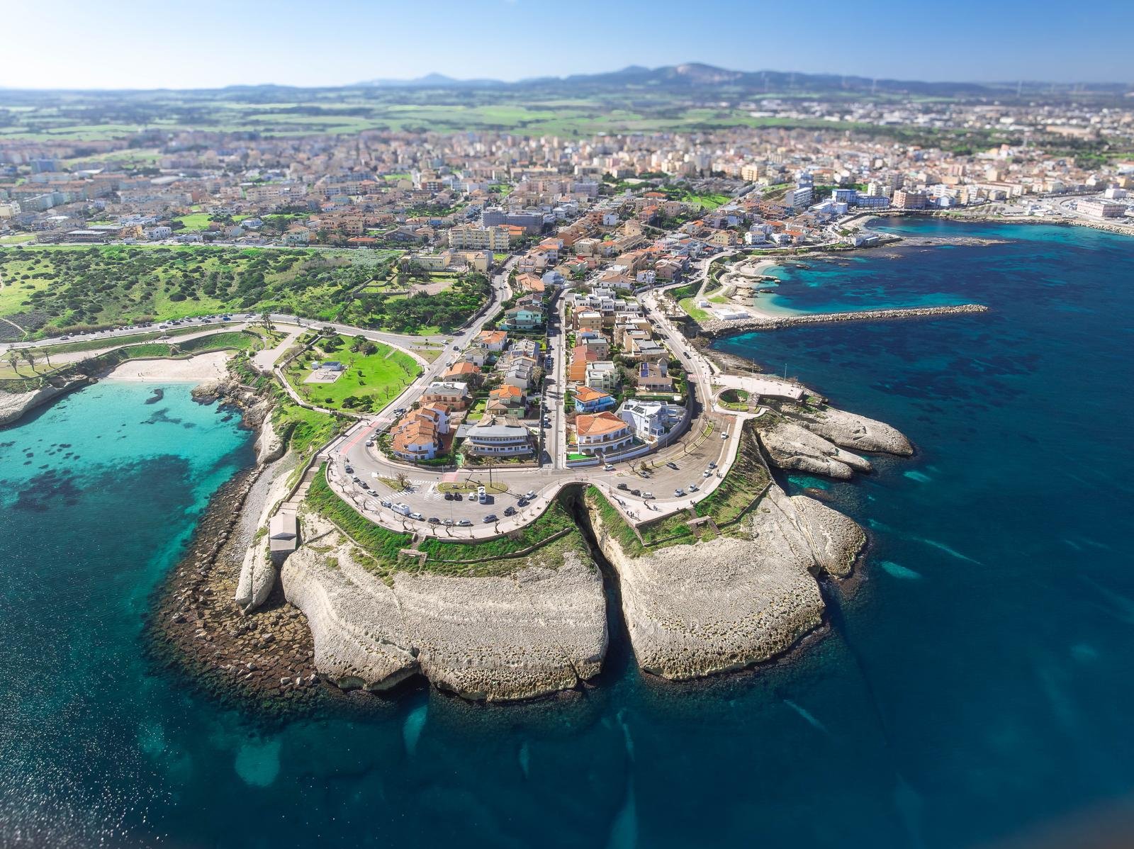 Costa e acqua cristallina a Porto Torres